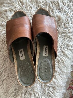 Tsubo Brown Leather Open-Toe Slide Mules